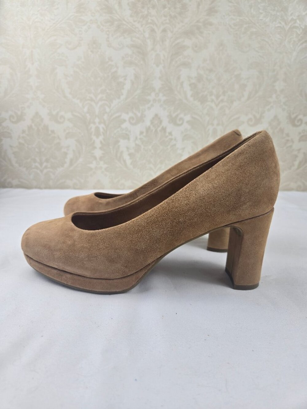 Rockport Size 8.5W Carmen Total Motion Platform Pumps Tan Suede Block Heel